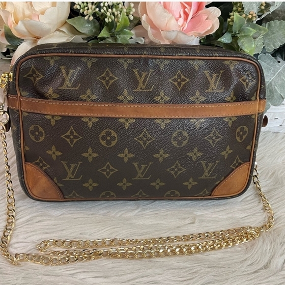 Authentic Louis Vuitton Compiegne 28 Monogram Shoulder Bag - Picture 2 of 12
